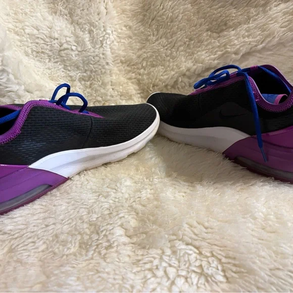 Nike Black and Purple Athletic Shoes with Sporty Design - Picture 5 of 8
